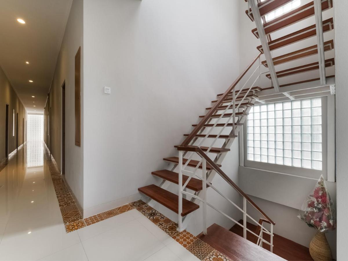 OYO 90023 Damar Kusumo Guest House Maguwo Exterior foto